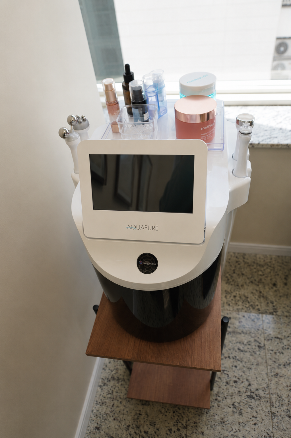 Equipamento Aquapure para limpeza de pele tecnológica